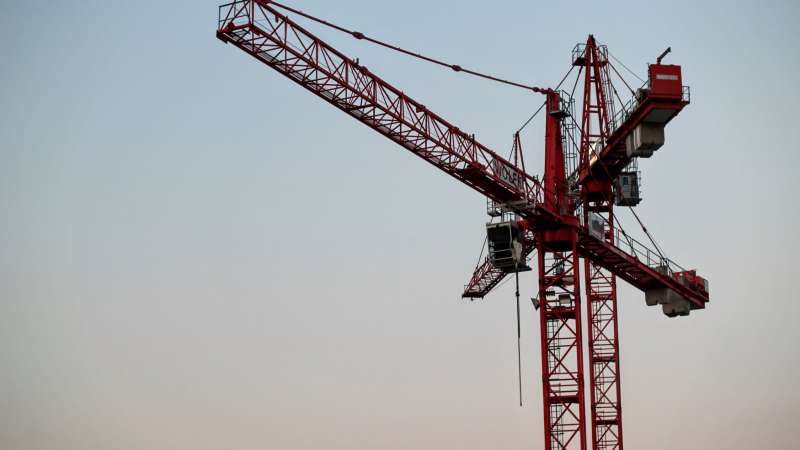 Crane Oversailing