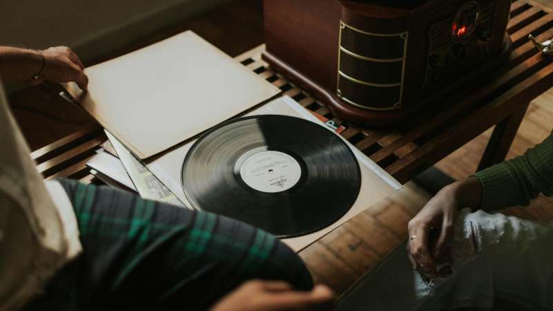 Lily Allen’s ‘West End Girl’: A Solicitor and Psychotherapist Examine Relationship Breakdown, Divorce and Mental Health