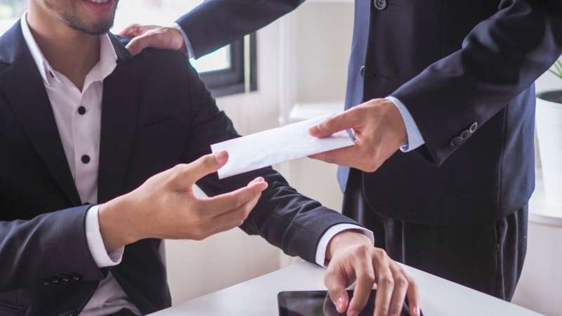 Can Commercial Agents Claim Compensation on Retirement or Death?