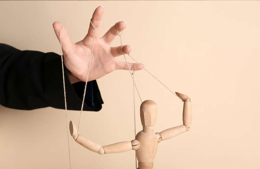 manipulation and gas lighting